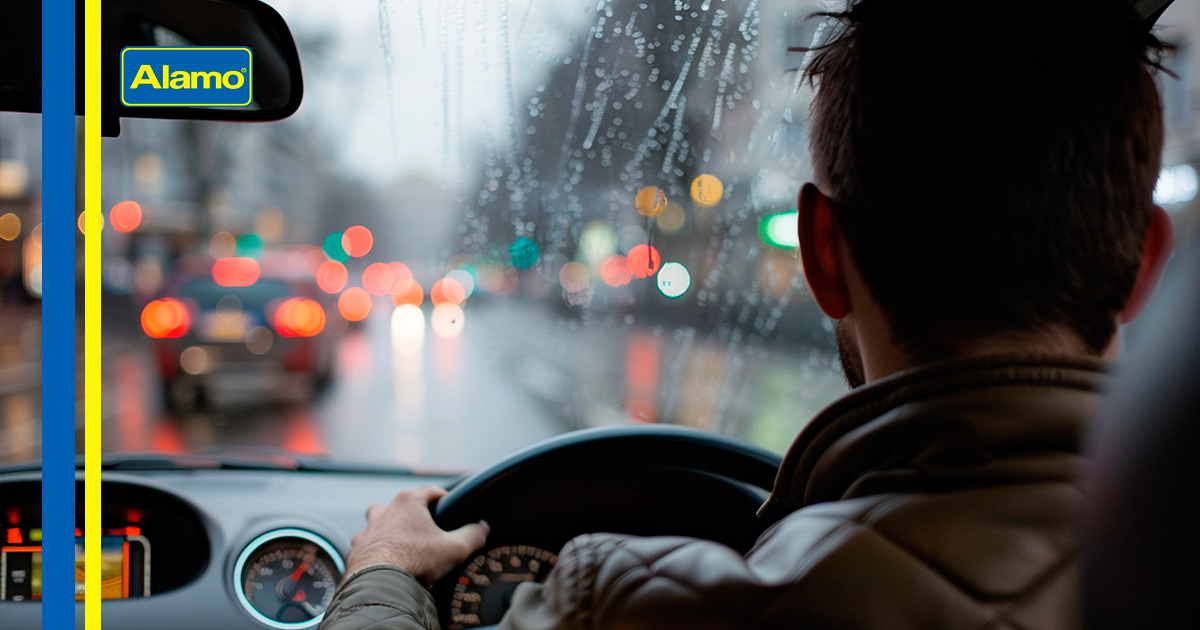 ¿Qué hacer en caso de aviso de Huracán si rentaste un auto?
