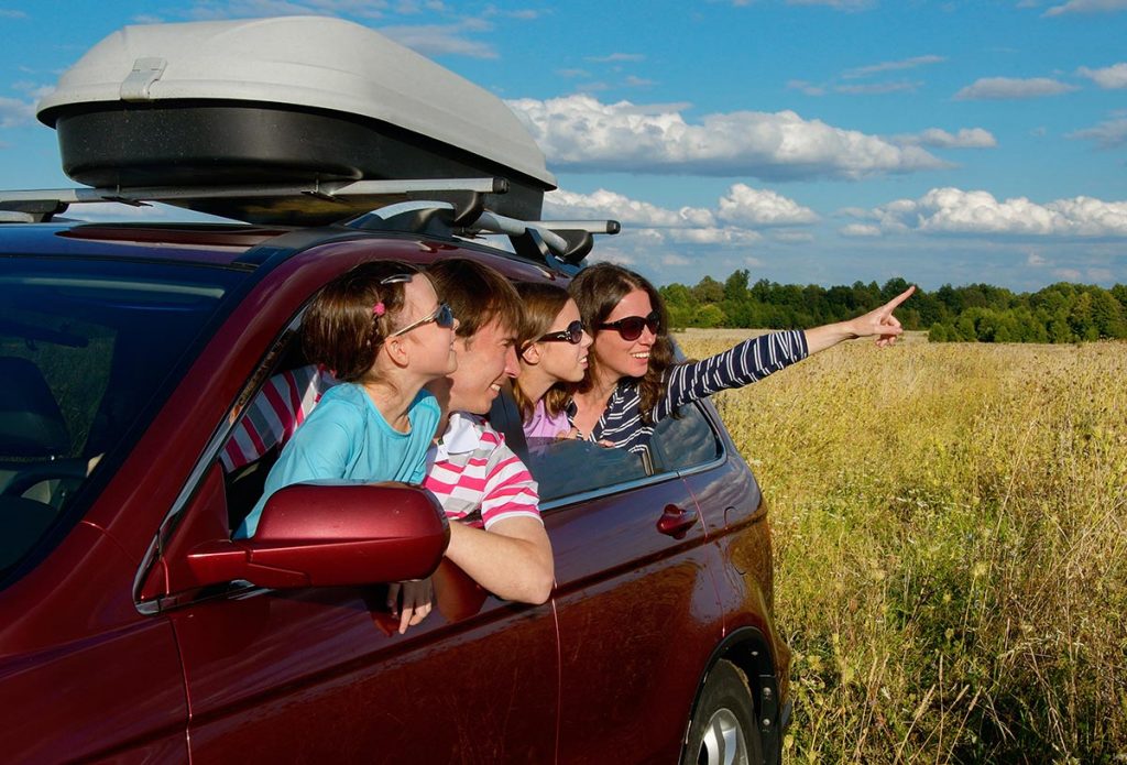viajar-en-auto-con-ninos-1024x695
